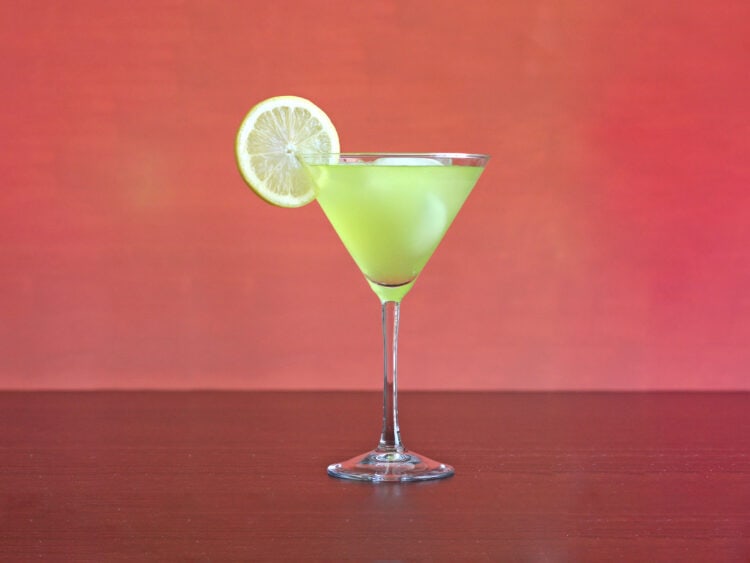 Green Dinosaur drink with lemon slice
